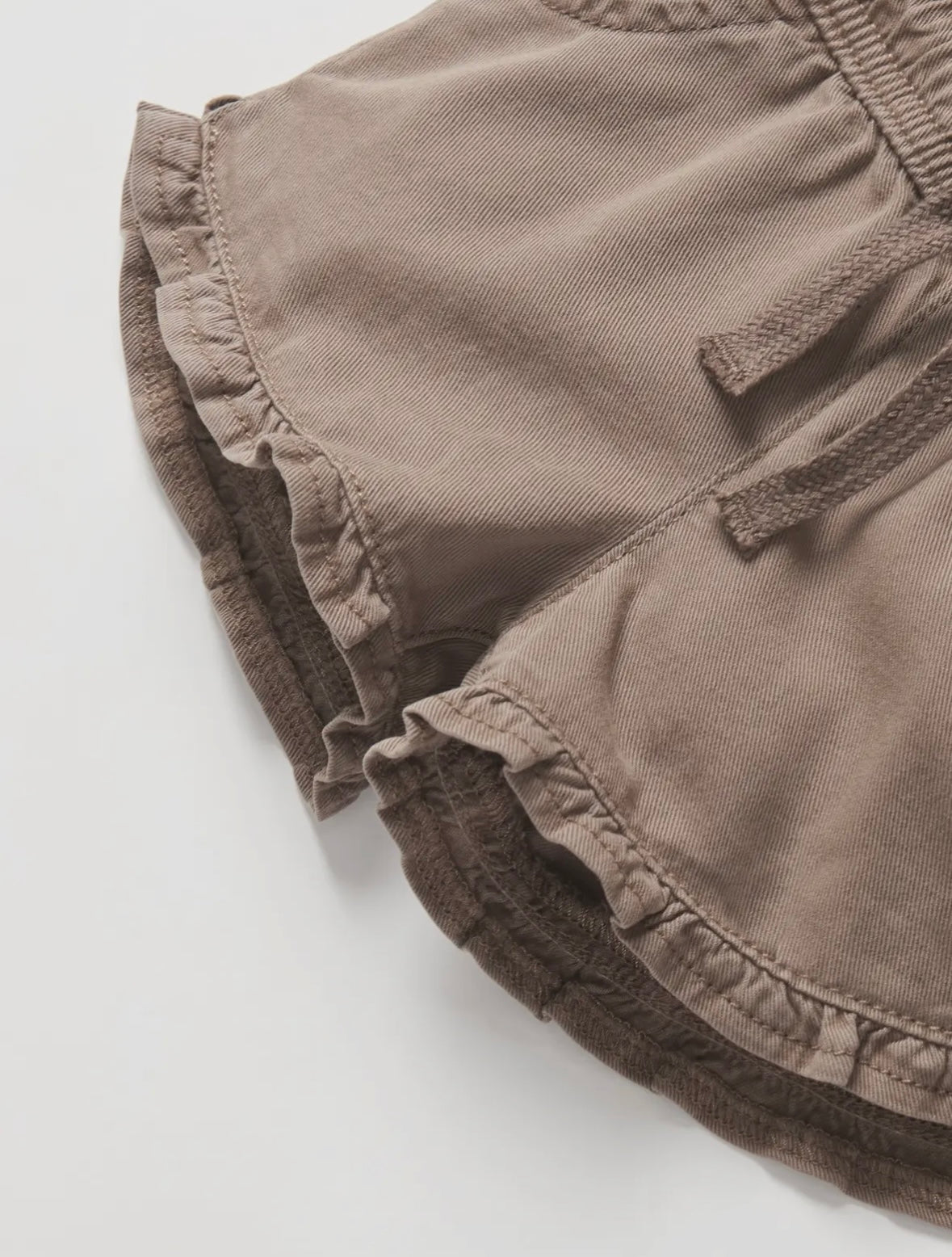 LB Ruffle Cotton Twill Short | Mushroom