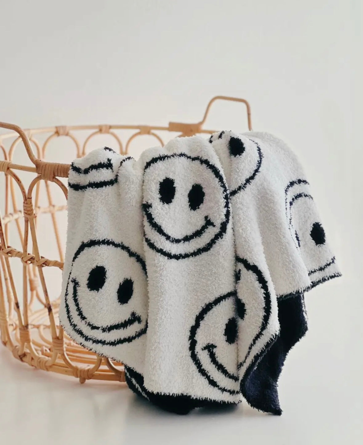 Fuzzy Blanket | Black Smiley