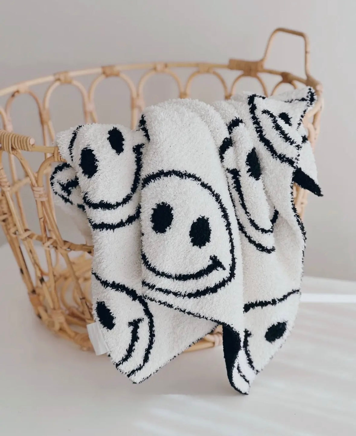 Fuzzy Blanket | Black Smiley